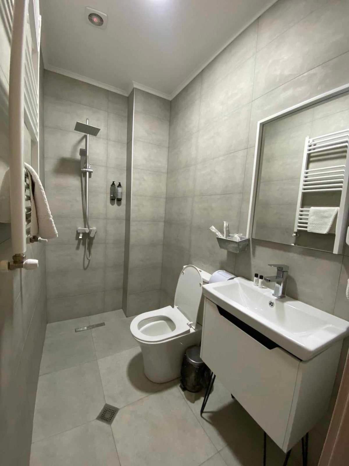 Hotel The Builder 124 Tbilisi Bagian luar foto